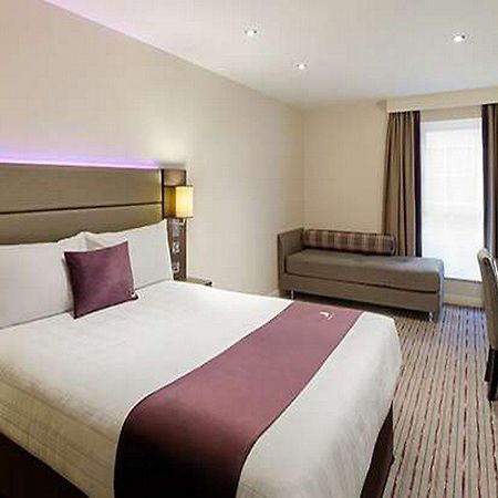 Premier Inn Premier Inn Witney Esterno foto