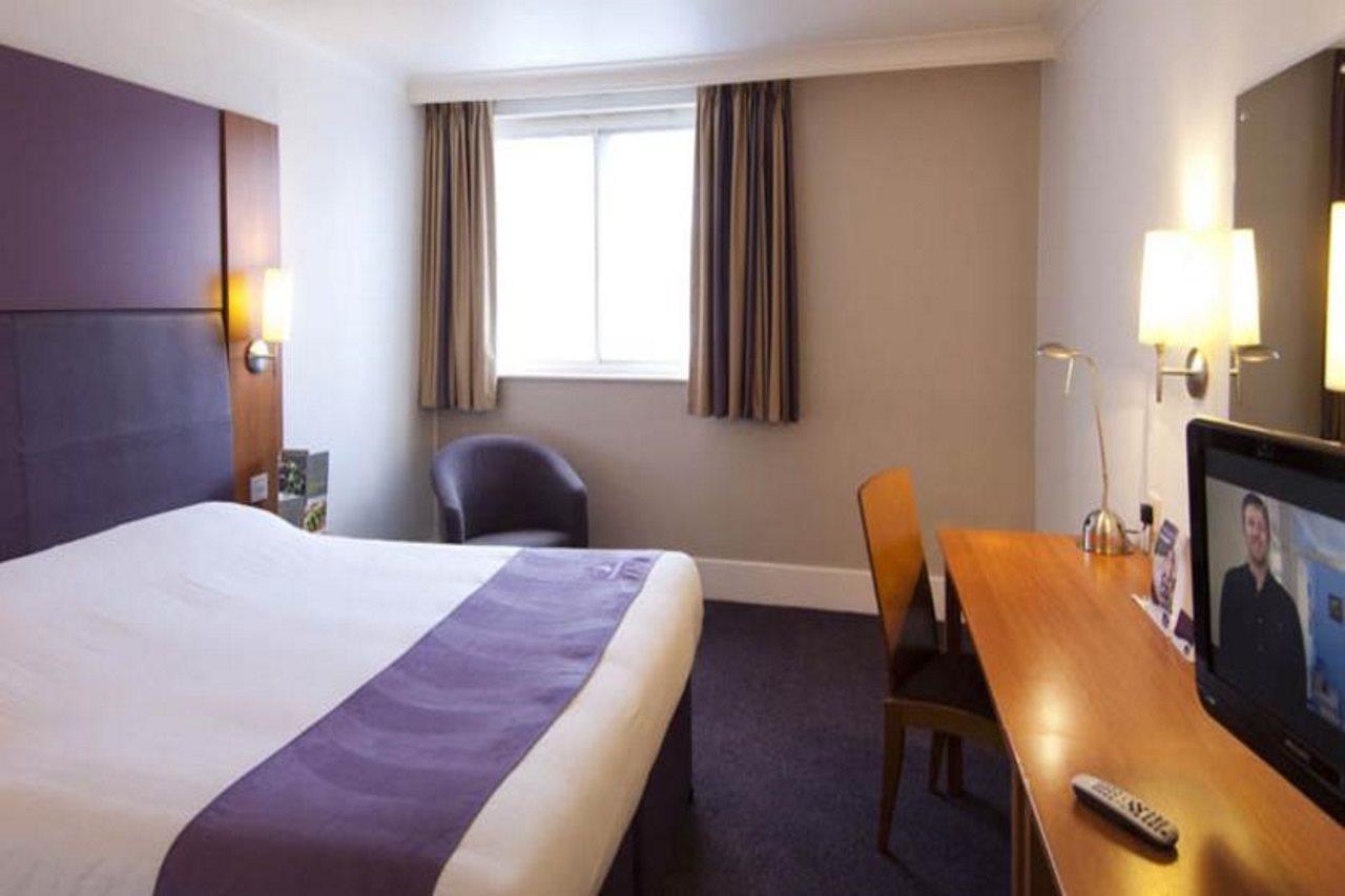 Premier Inn Premier Inn Witney Esterno foto
